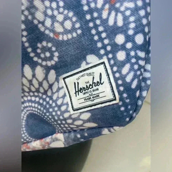 Herschel Fifteen Hip / Fanny Pack Chai Waist Bag blue and cream adjustable belt - Picture 7 of 9